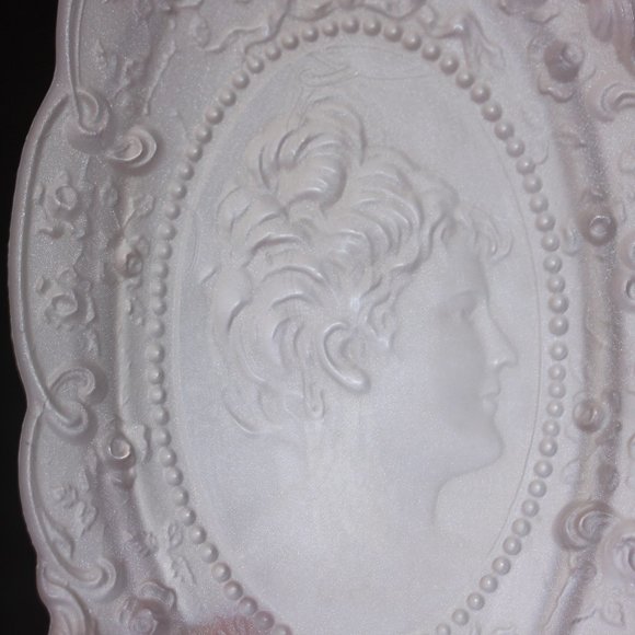 Frosted glass Floral Cameo Portrait woman bust Dresser tray Plate flower Vintage - Picture 1 of 5